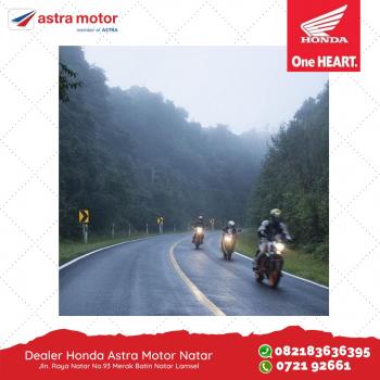 Sebelum Naik Motor Di Jalanan Licin, Perhatikan Langkah Aman Ini